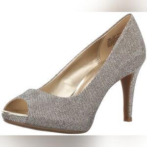 Bandolino Women's Rainaa Shoe, Gold/Silver Glamour, 8M